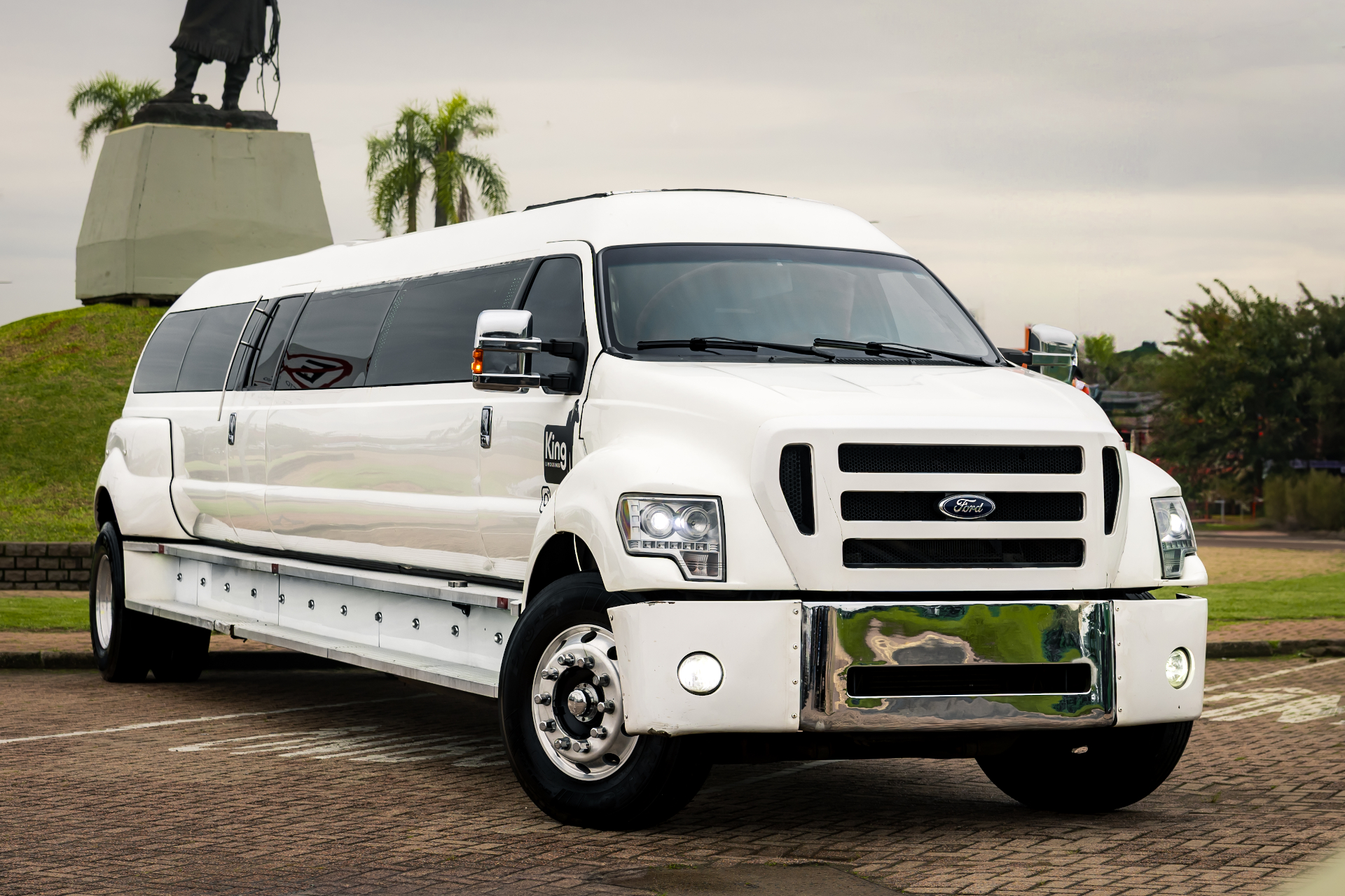 Limo Gigante Ford F-650